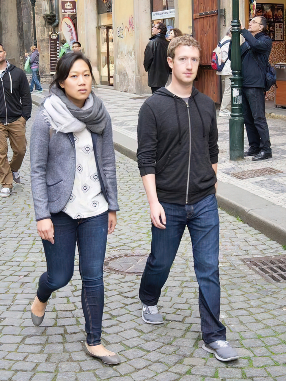 扎克伯格是全球最年轻的亿万富豪之一,他的妻子陈慧娴则是华裔美国人.