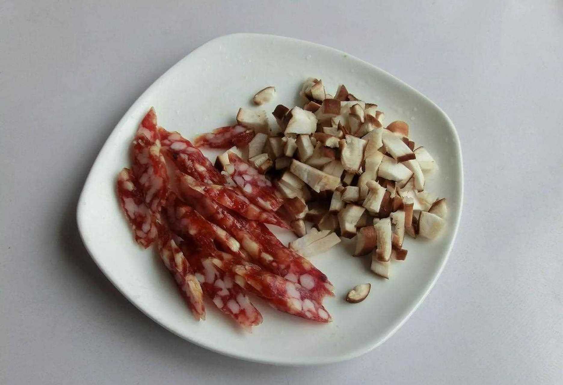 荷叶糯米包饭,是江南流传很广,历史悠久的一种民间美食.