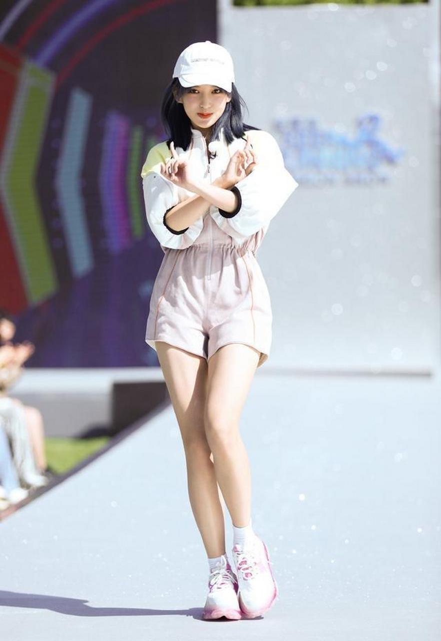 程潇参加了最新一季的跑男,节目中的她真是让人爱了,肤白貌美大长腿说