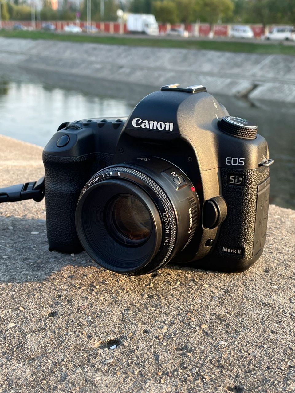 【相机初体验】一代机皇—佳能5d2 5d2单机参数:采用全画幅传感器