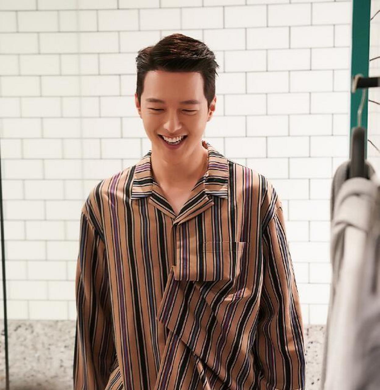 女友视角下的张基龙 休闲正装同样帅气