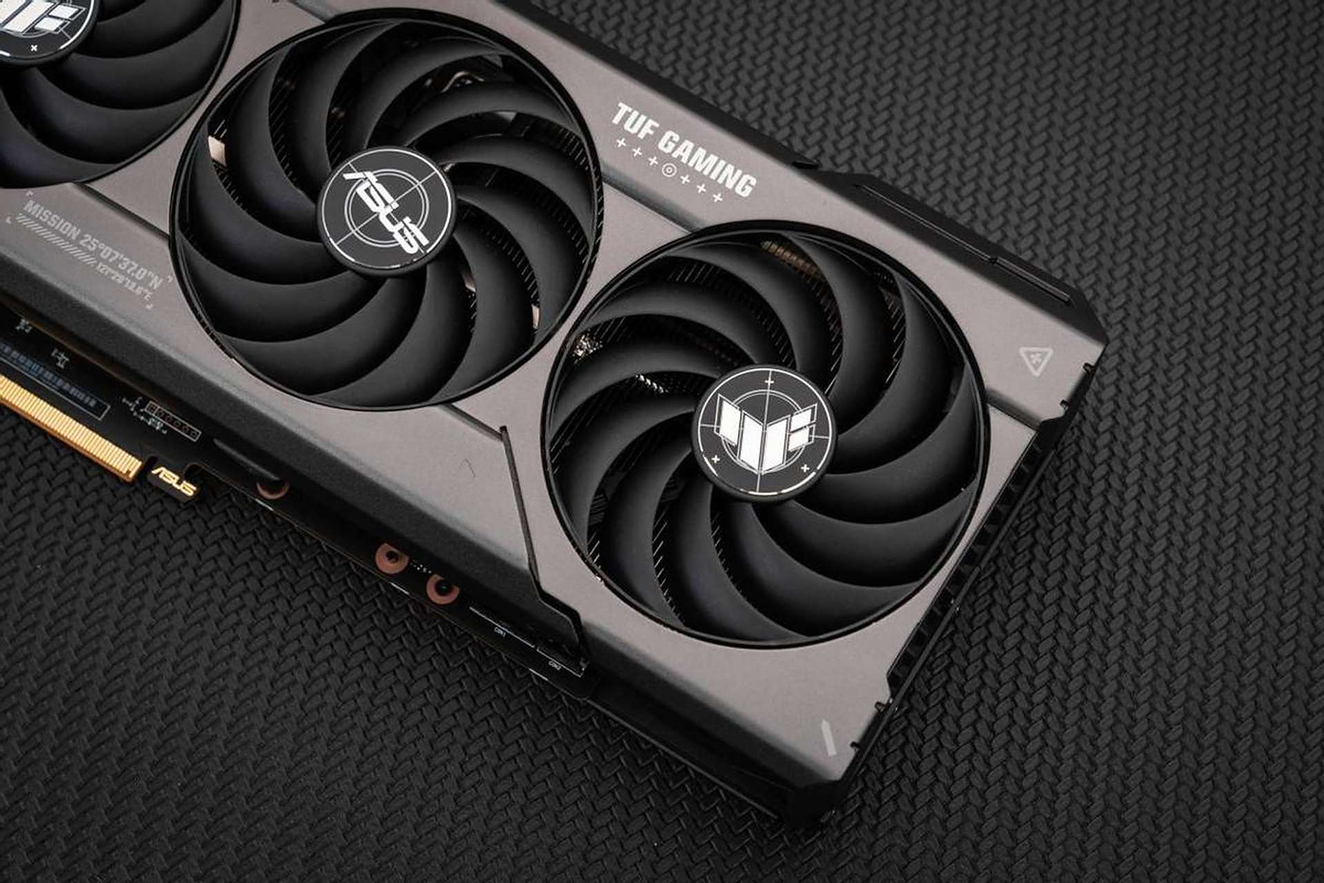 华硕tuf-rx7700xt-o12g-gaming:硬朗风格与炫彩灯光的完美结合97