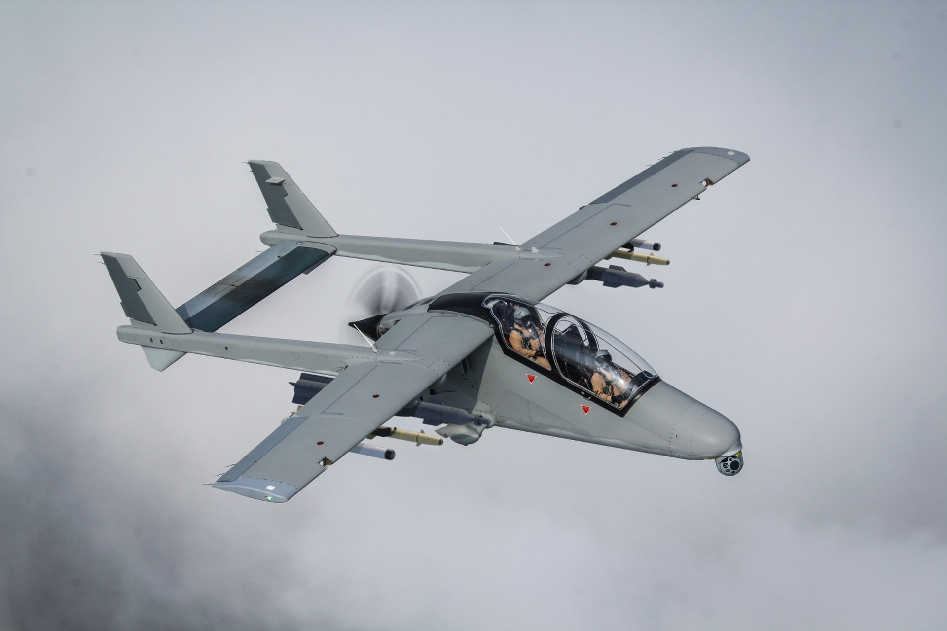 南非自20世纪80年代以来生产了第一架军用飞机.