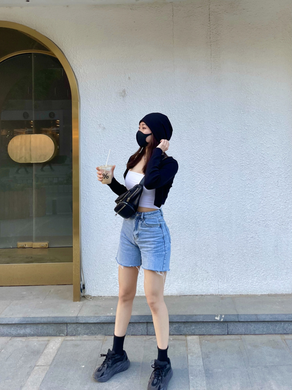 这个女孩子来自山东 这个女孩子来自山东,她的身高非常高,有1米83