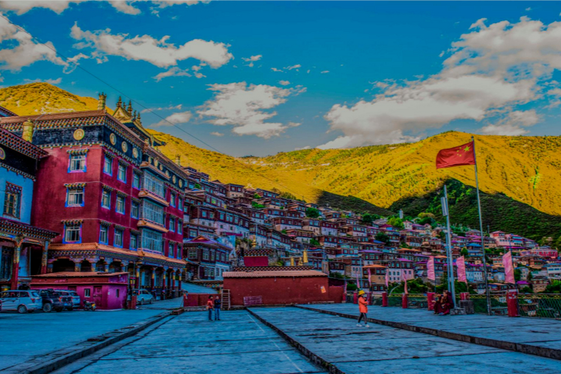 甘孜州白玉寺,位于县城北1公里的半山坡上.