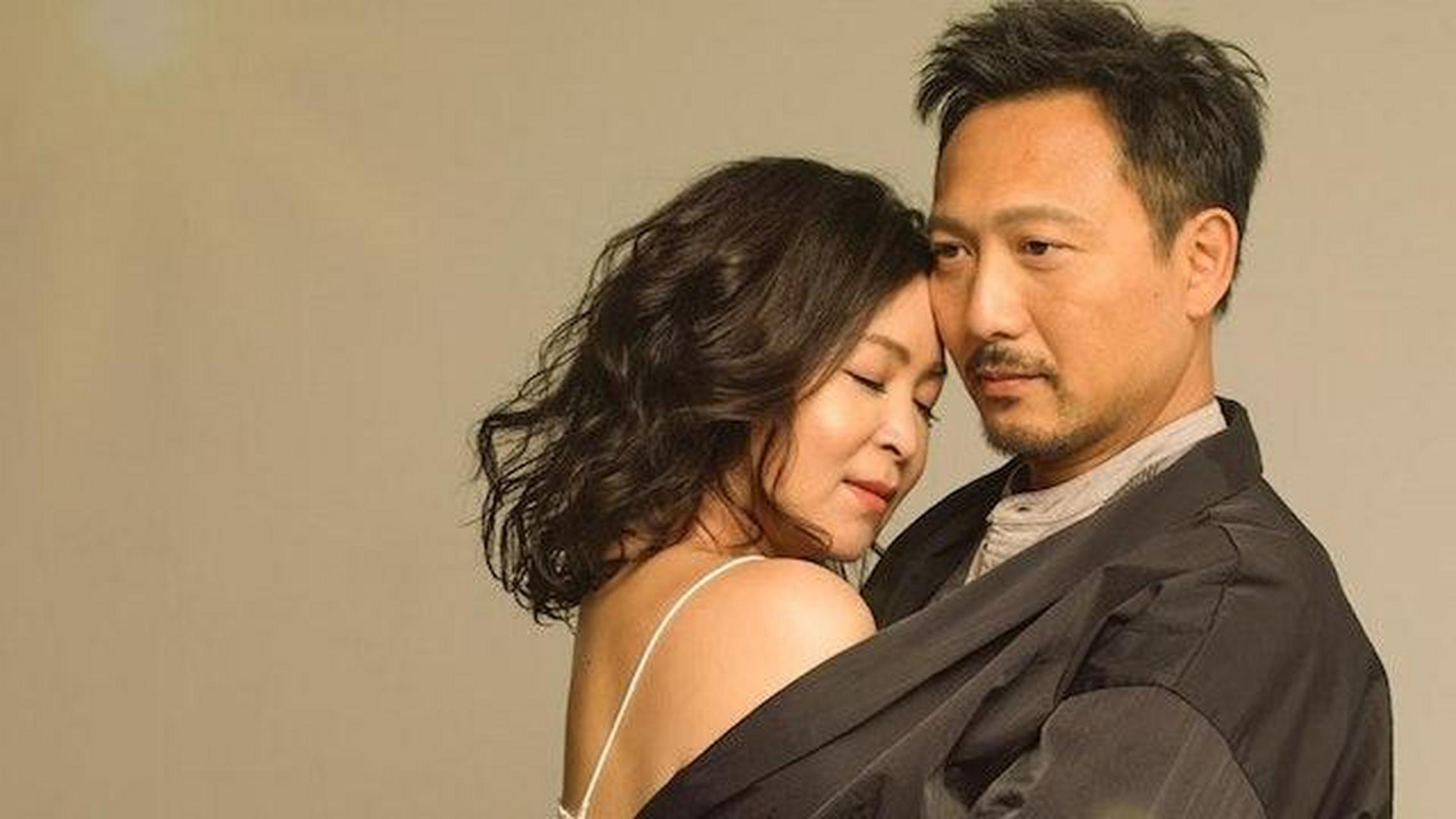 苏玉华甜笑罕谈与潘灿良相识经过,自爆相爱28年仍如热恋期秘诀!