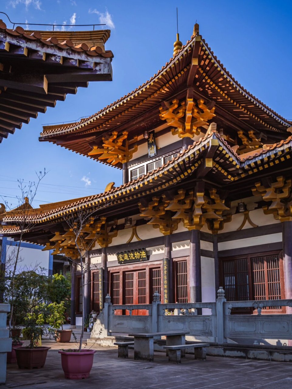 昆明佛照寺,有点大唐的感觉  位于昆明城北,倚山而建的佛照寺,是一座