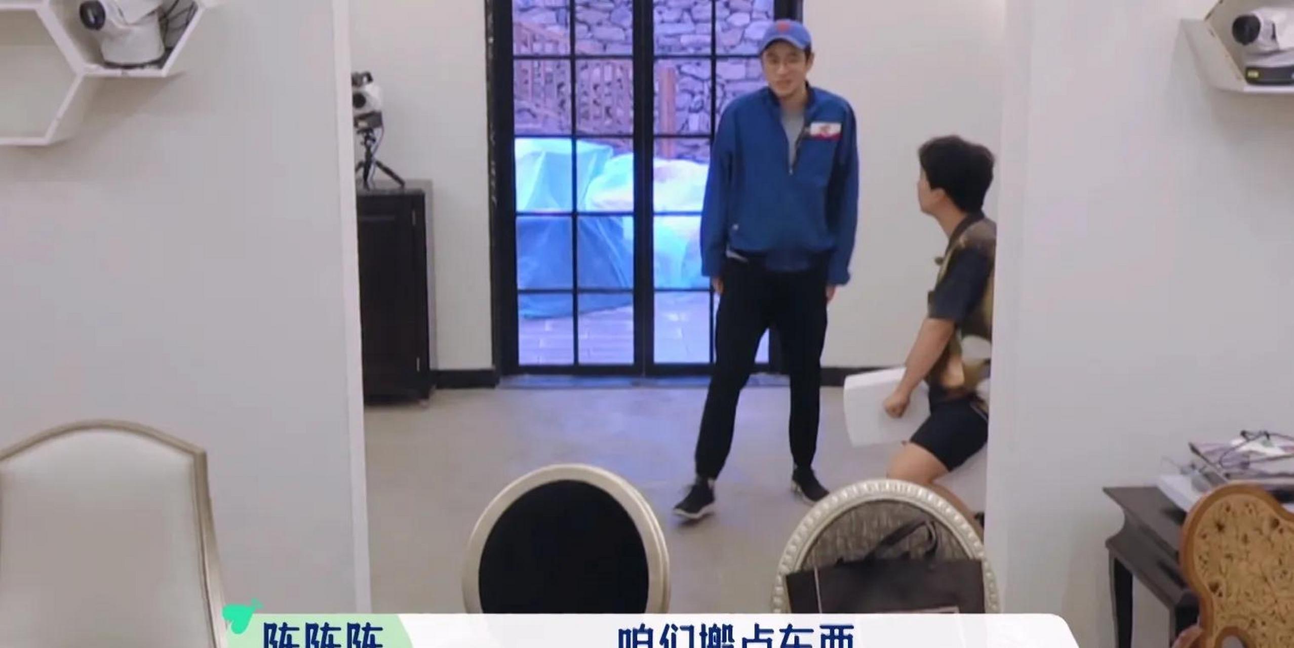 陈陈陈给大家做了各自手工作品的放大版雕塑,奈何自己一个人搬不了