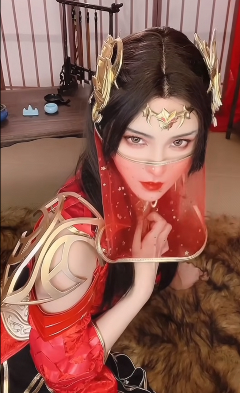 这位小姐姐cos的美杜莎真好看啊,不仅造型还原,还有那种气质更是出众