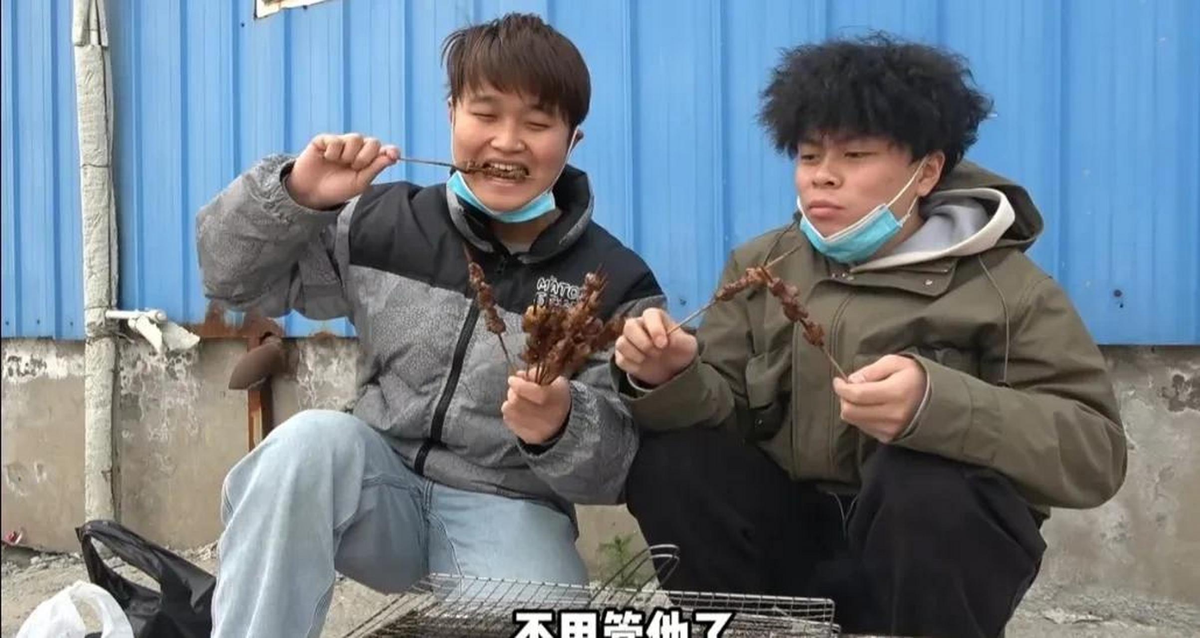 领动计划# 农村三人行,终于不敢飘了吧,阿峰的一句话就出卖了自己!