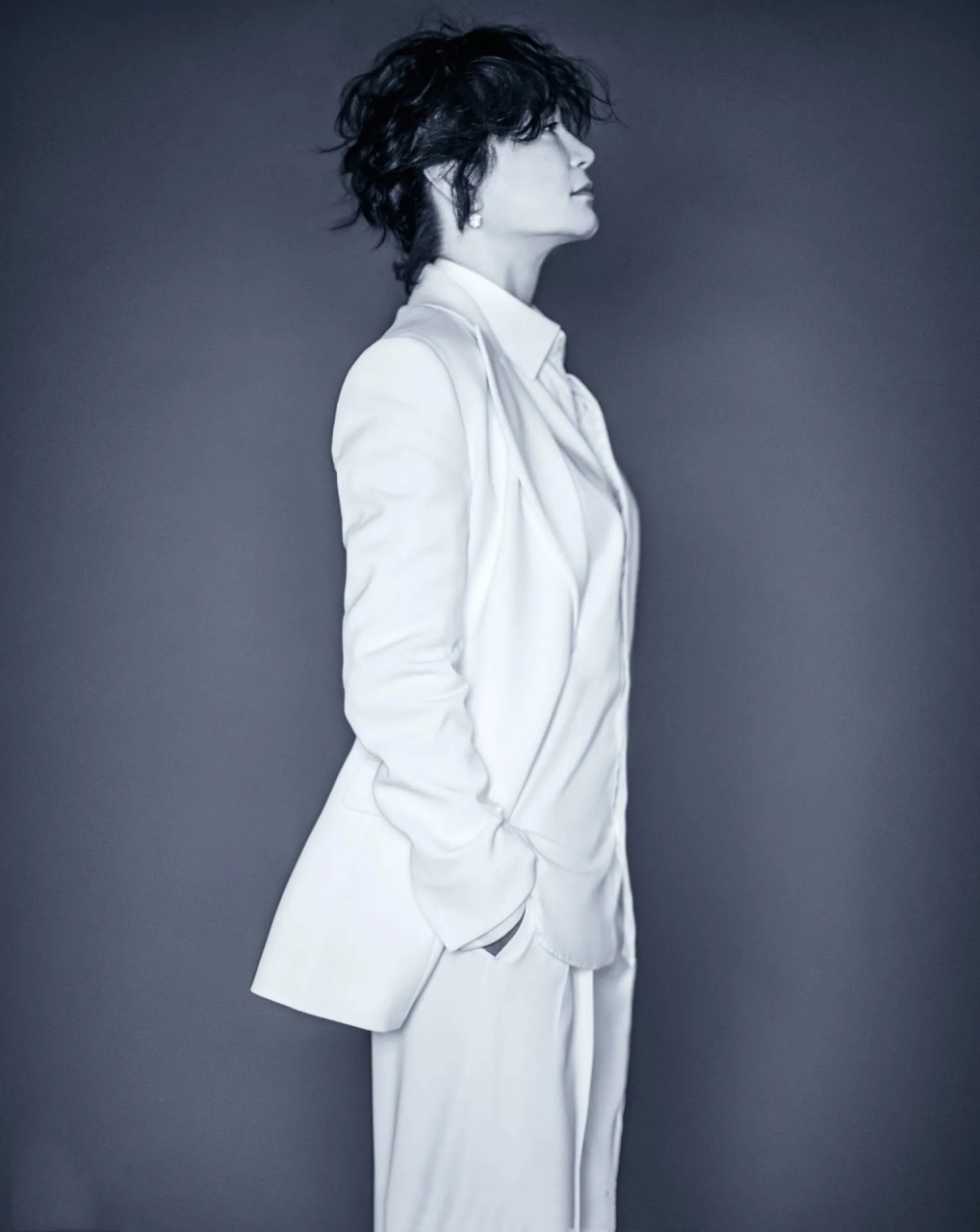 摄影师镜头下60岁的林青霞,西装配阔腿裤随性洒脱,美得惊艳时光