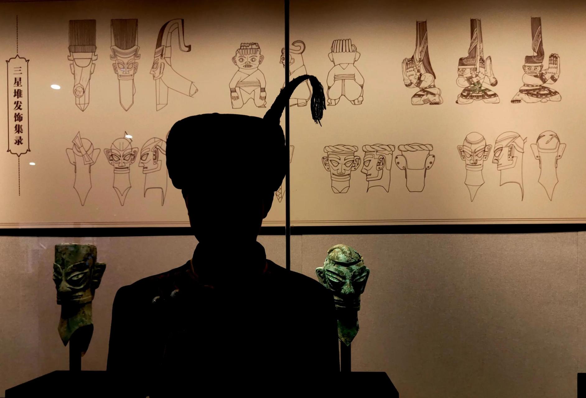 其实三星堆青铜器文明就是彝族人的祖先建立的文明.