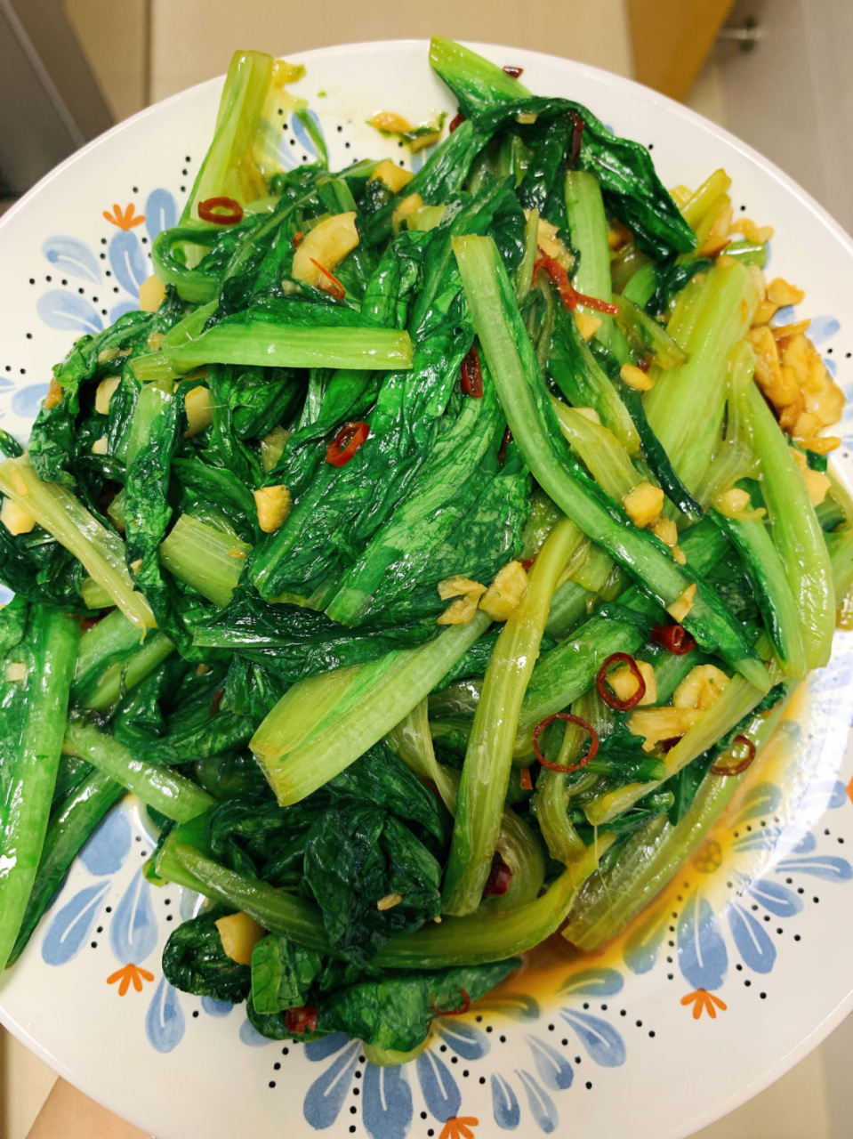 我喜欢吃油腻的小麦蔬菜,我还要一份[感冒] 配料:油籽2粒,蒜末适量