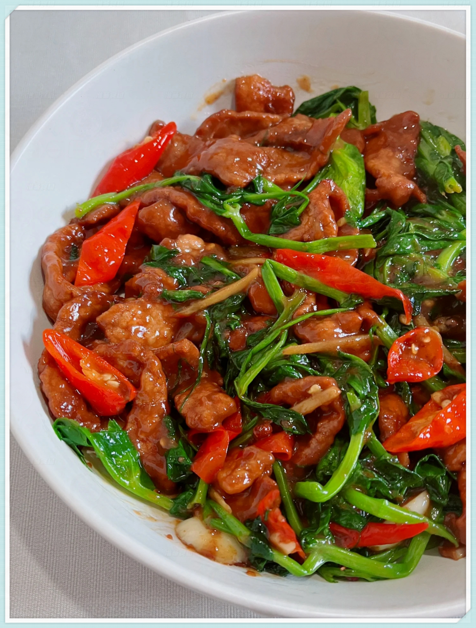 清香的豌豆尖与嫩滑的猪肉完美融合,口感绝佳.