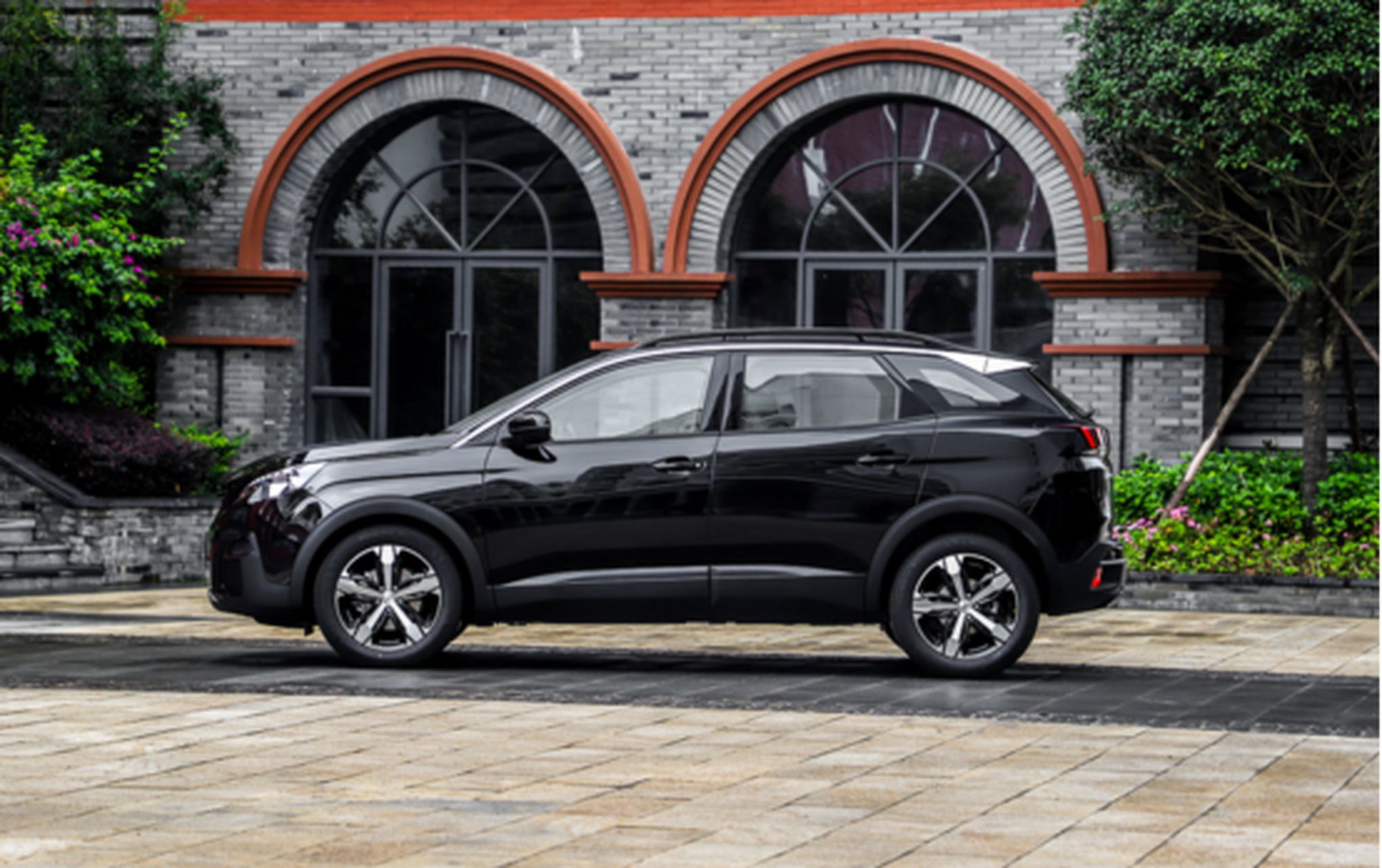 17万元 东风标致4008黑曜版上市】近日,天天汽车获悉,今日(6月15日)