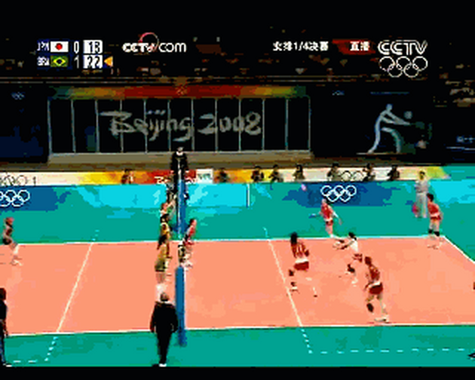 gif创作人#  日本女排副攻荒木绘里香年轻时也有一位有名的"谐星",在