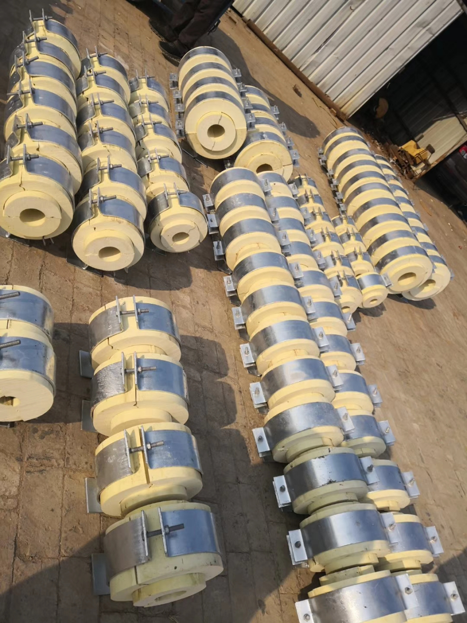 但是都没有留意,其实这些管道在铺设的时分,都需求用管道管托固定的