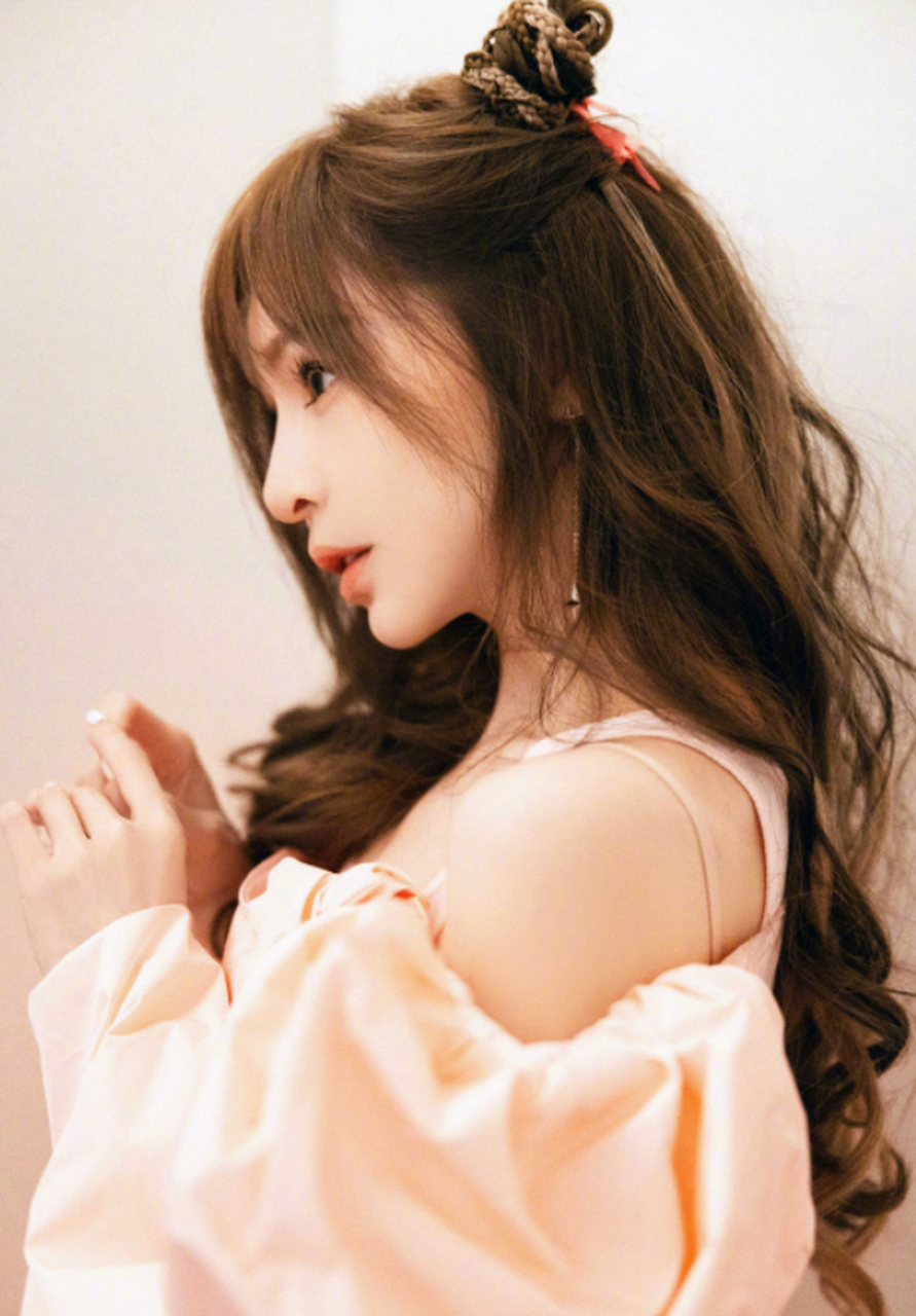 王心凌今天的发型真是费了不少心思,妥妥的美少女战士发型!又美又飒