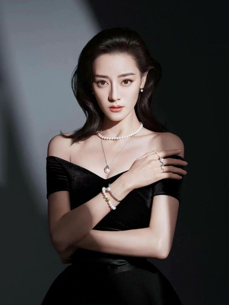 热巴代言亚洲升至全球 今日珍珠珠宝世家mikimoto 宣布迪丽热巴从亚洲