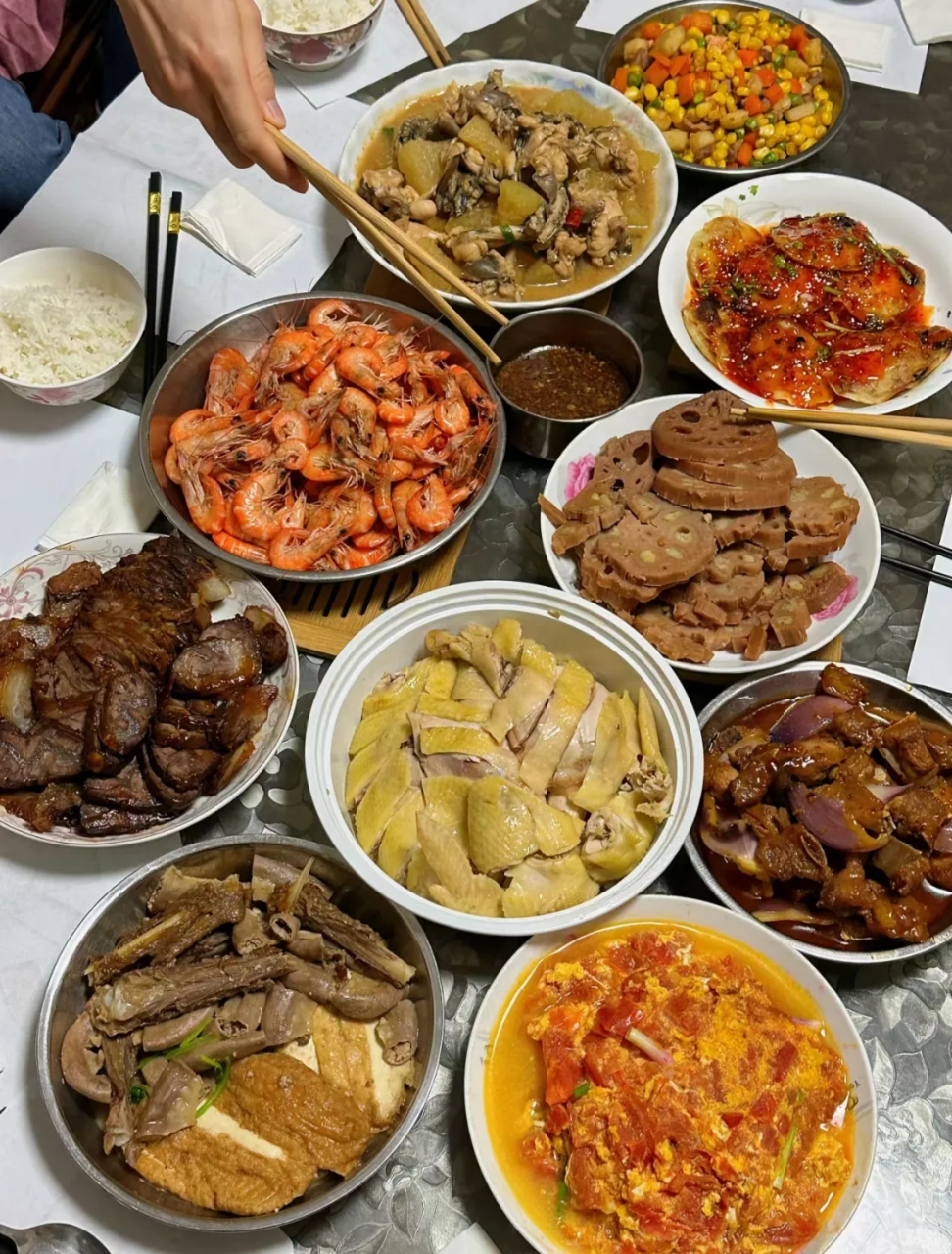 无鸡不成席,广东人的餐桌上无论是豪华的酒店大餐还是家庭的普通日常