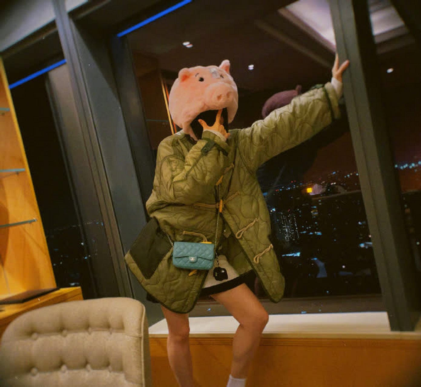 宋茜最近有一组私服,是酷女孩穿搭的模板?