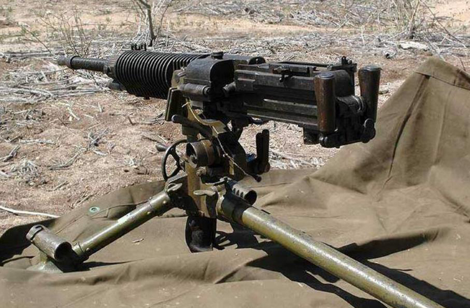 1951年,志愿军从敌方缴获了一挺美国产的重机枪,但机枪手余新发在使用