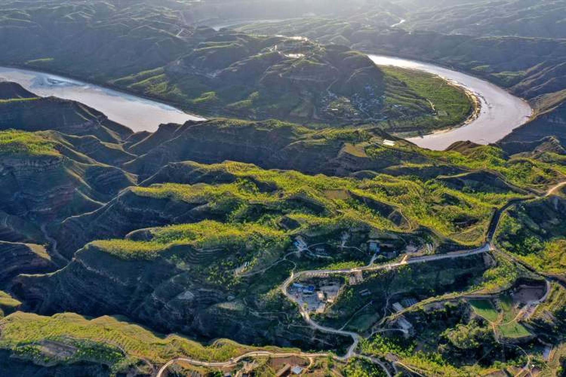 黄河,那是一条充满历史沧桑与传奇色彩的河流,被誉为中华民族的母亲河