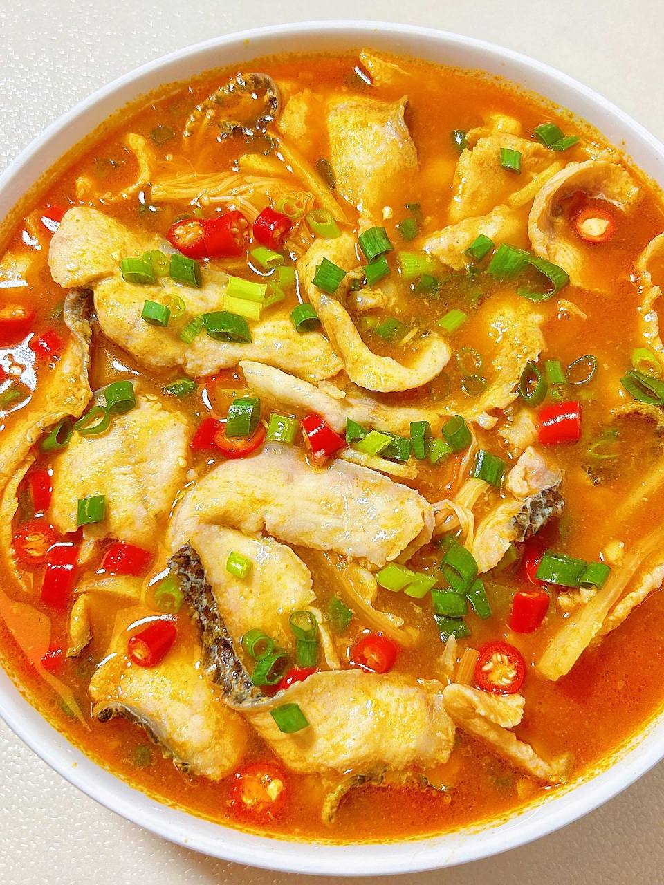 巨下饭的贵州红酸汤鱼片做法,超级简单快手  宝子们晚上好!