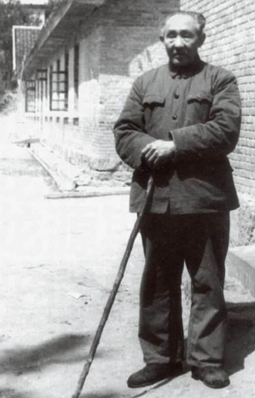 1958年,正当李聚奎思考石油工业的二五计划,埋头审议着汇总上来的一大