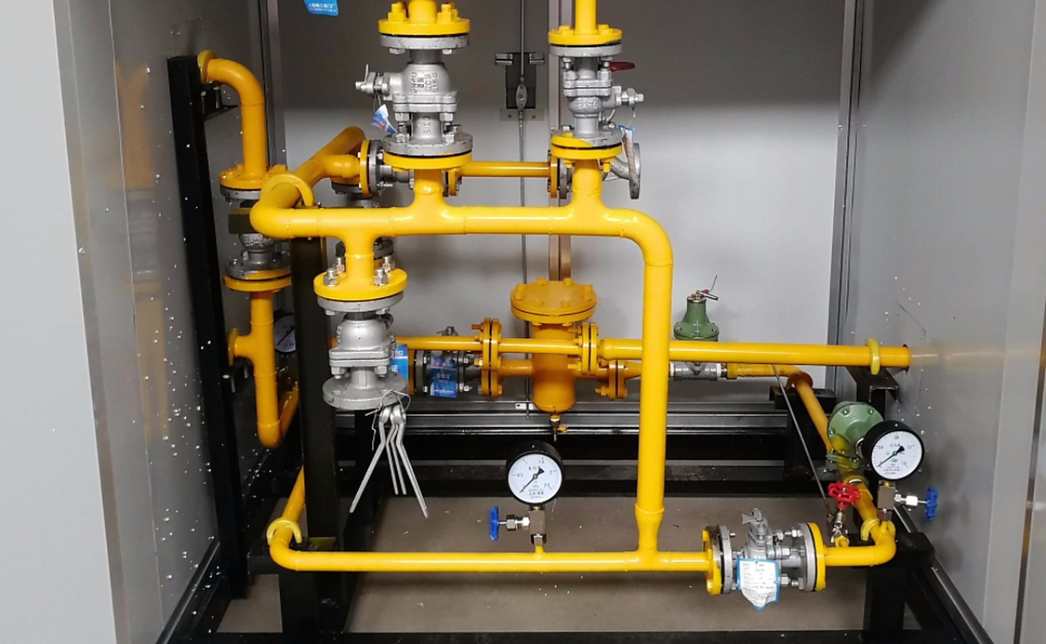 cng减压撬是用于cng系统的设备,主要用于将高压cng减压到安全的棺作