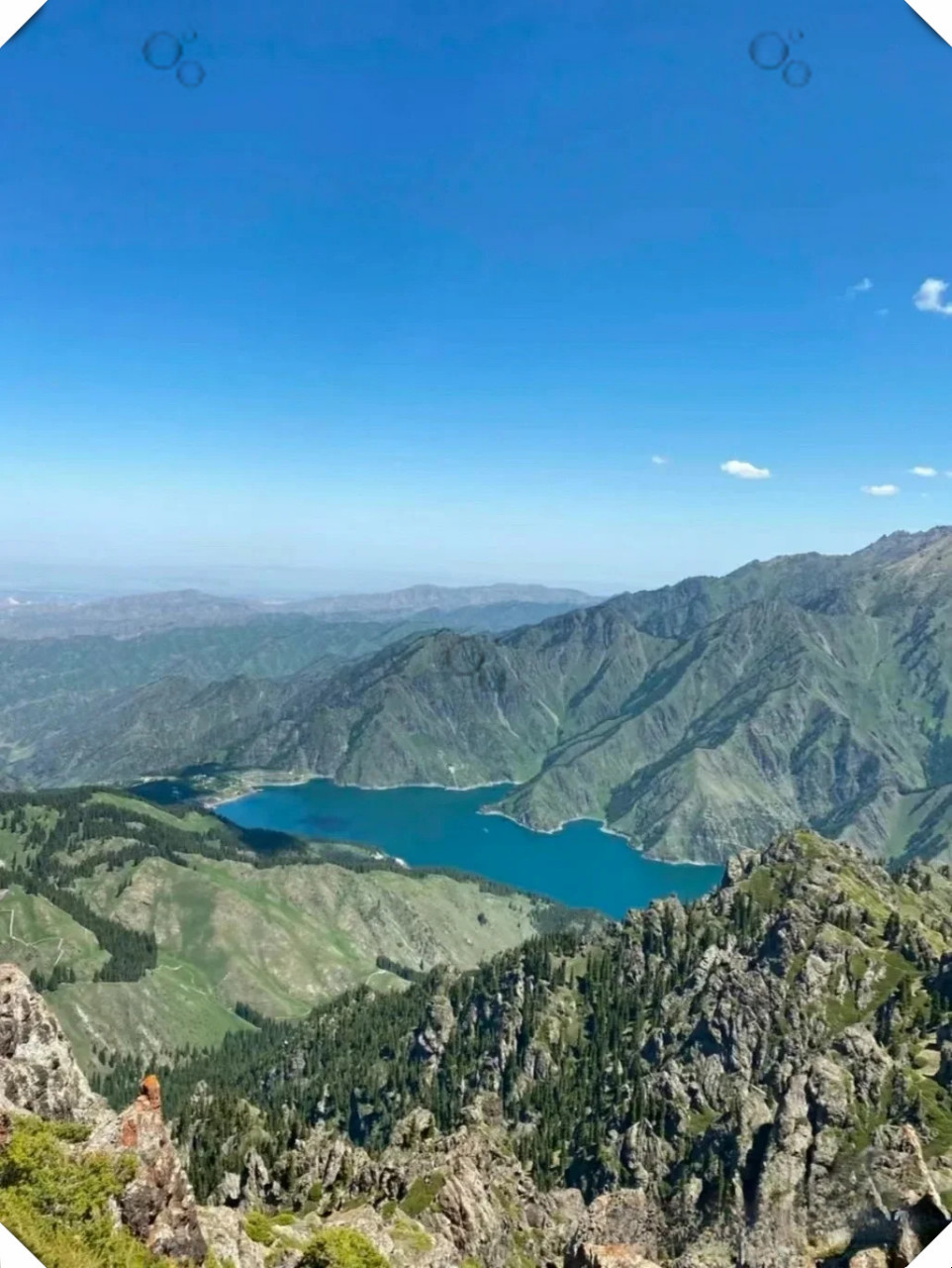 探秘仙境之旅  99新疆天山天池,位于博格达峰下的半山腰,5a级风景区