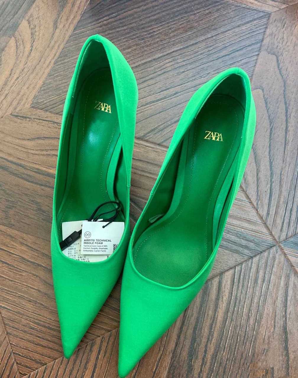 绿色尖头高跟鞋,颜色超美,很有高级感