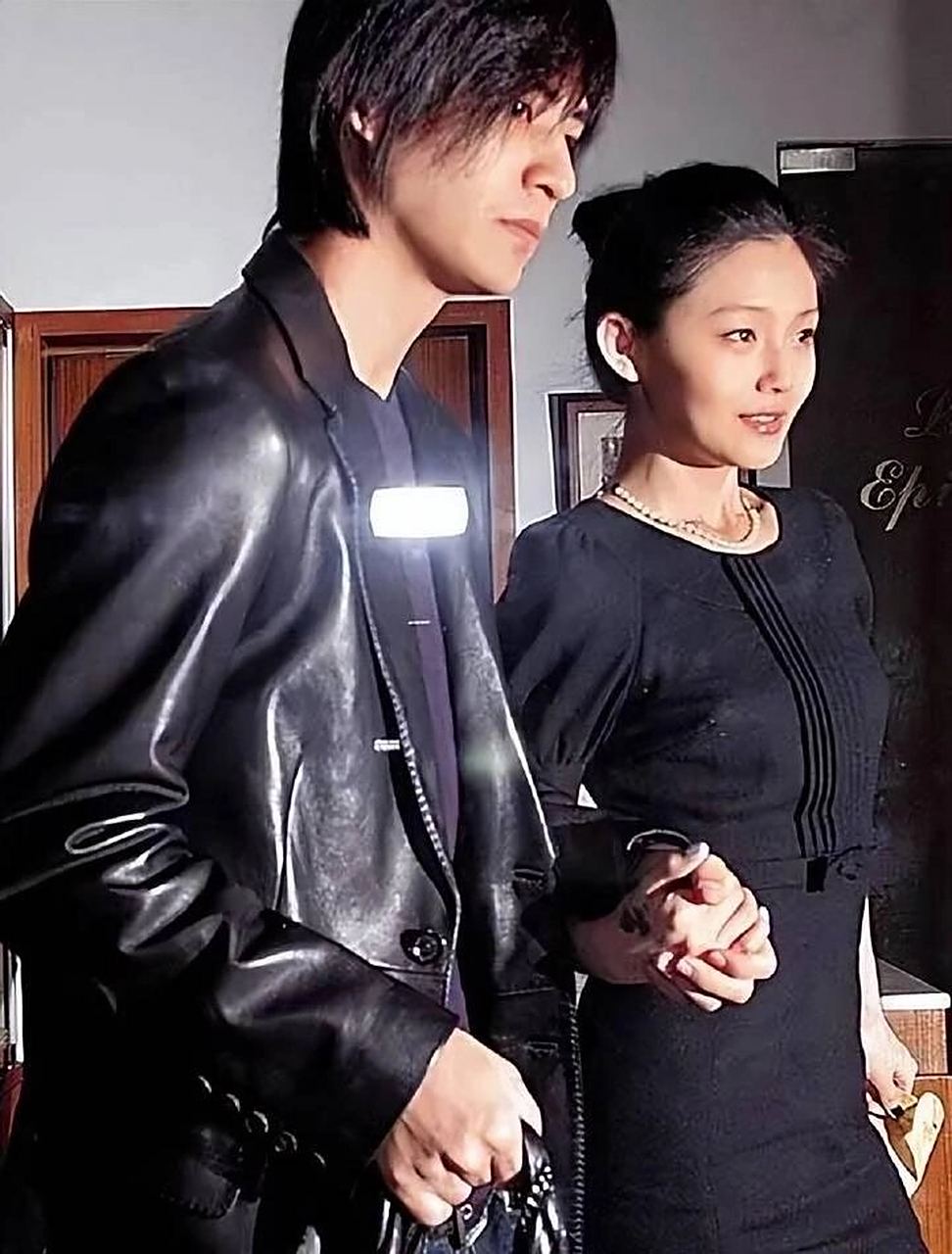 他俩一起好像偶像剧 大s和仔仔当年的恋情如偶像剧般浪漫美好,两人