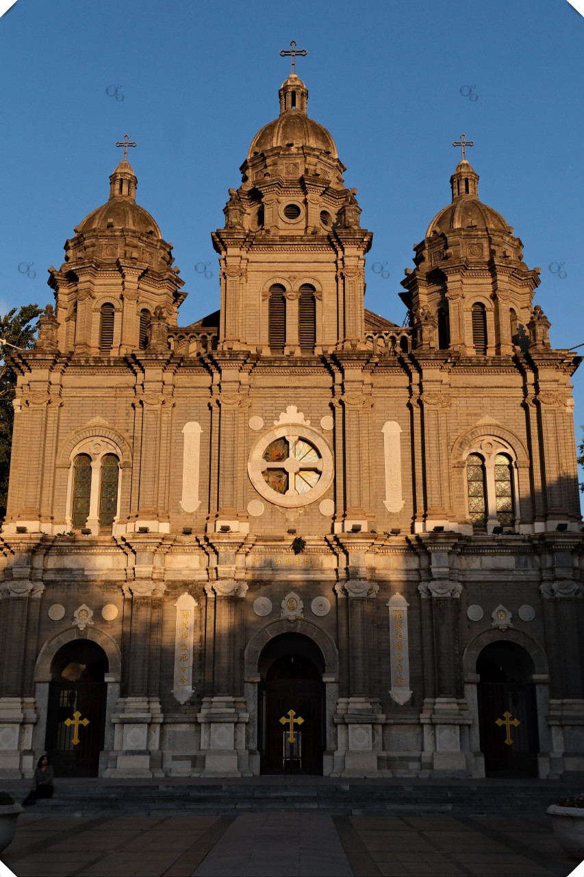 探寻北京王府井天主教堂(东堂)的宏伟之美!