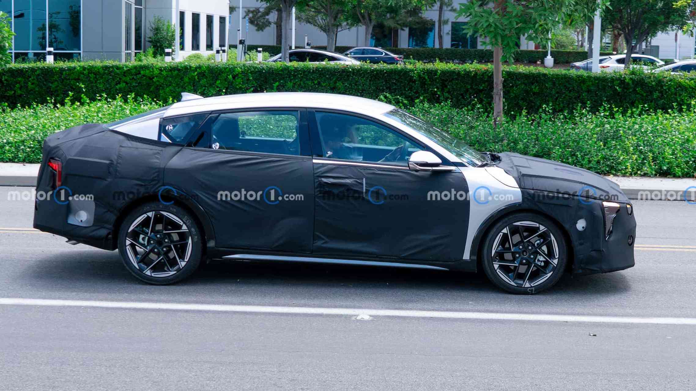 新款起亚forte首次亮相,可能被称为k4,它比刚刚在墨西哥首次亮相的 k3