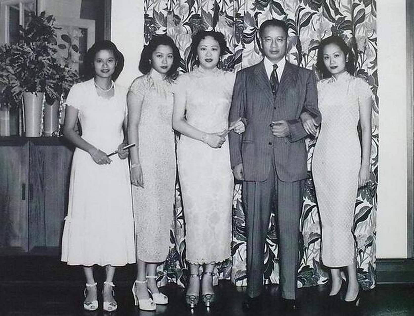 张乐怡出身商人家庭,是独女,从小就备受宠爱.