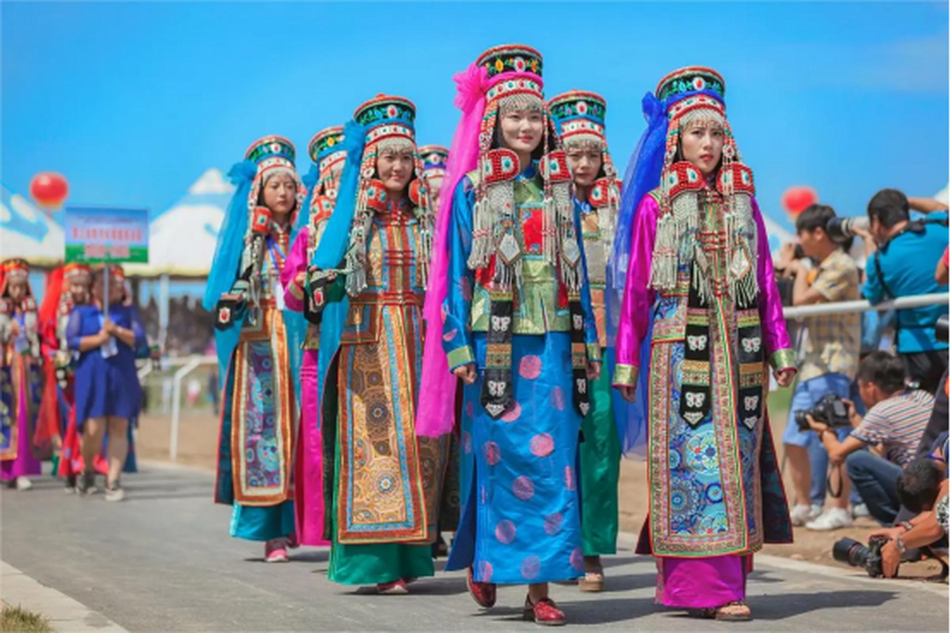 中国少数民族众多,其中有一个非常独特的放牧民族那就是蒙古族,而