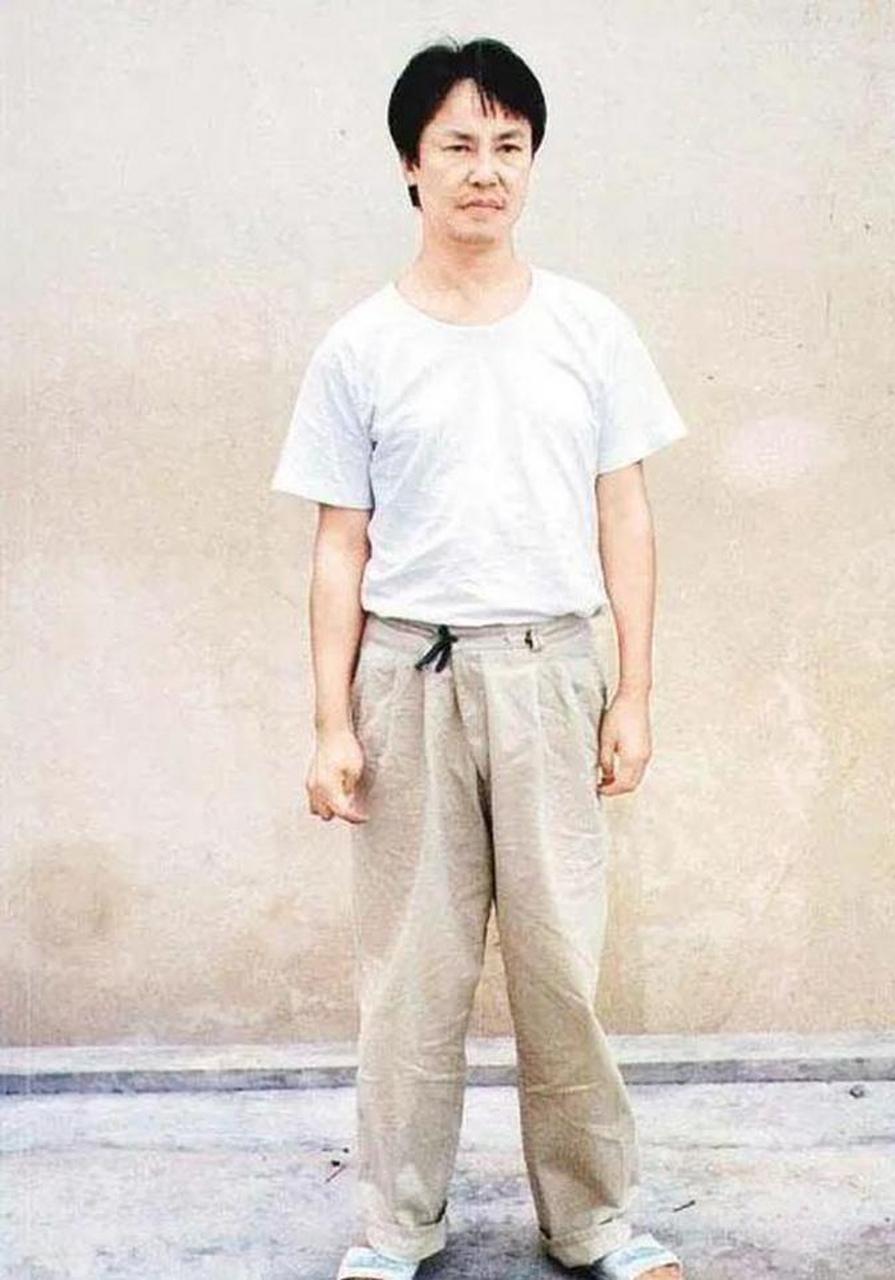 1998年,"世纪贼王"张子强,在看守所里留下的一张旧照!