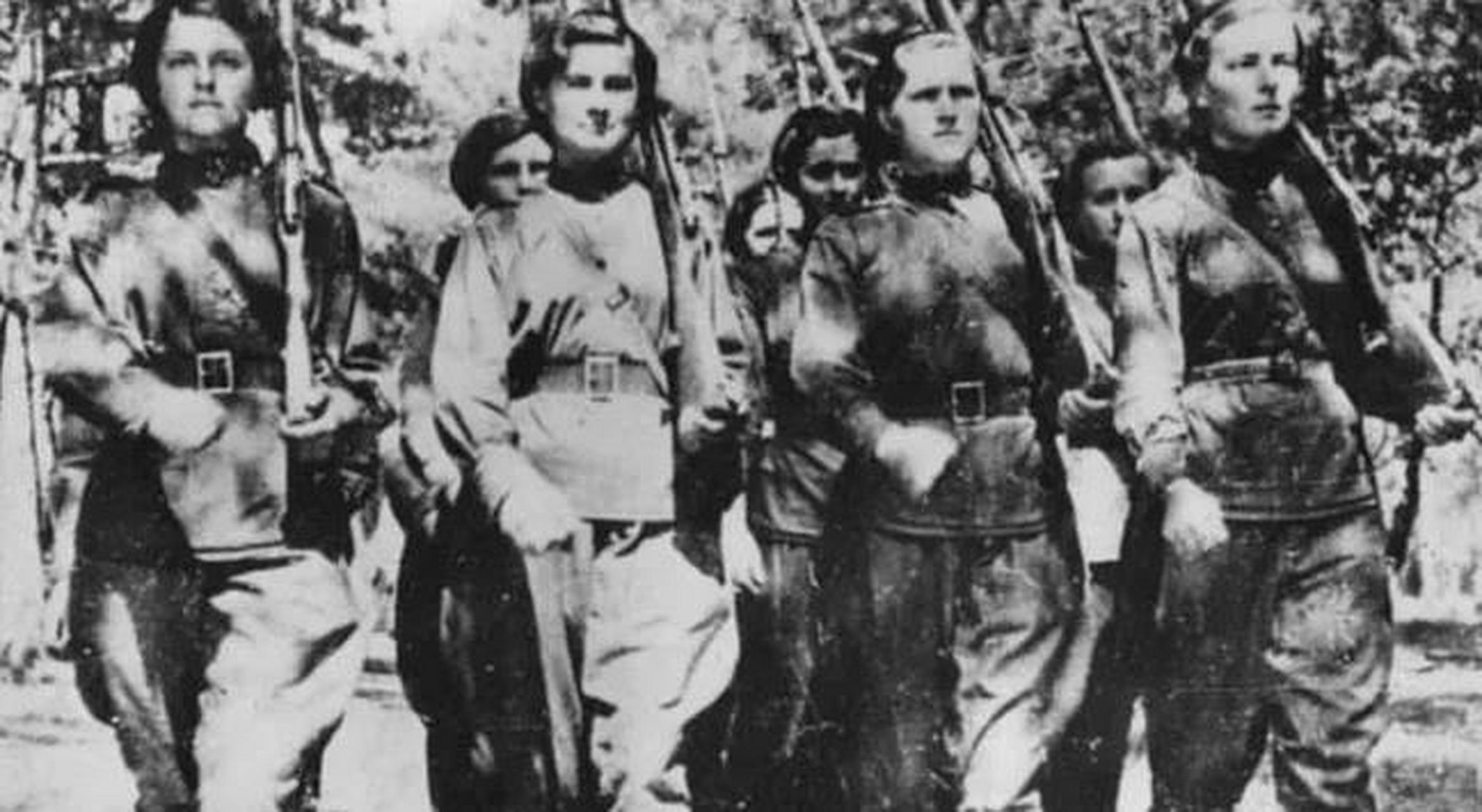 1941年,一名苏联女兵被德军脱光衣服轮番侵犯,最后惨死.