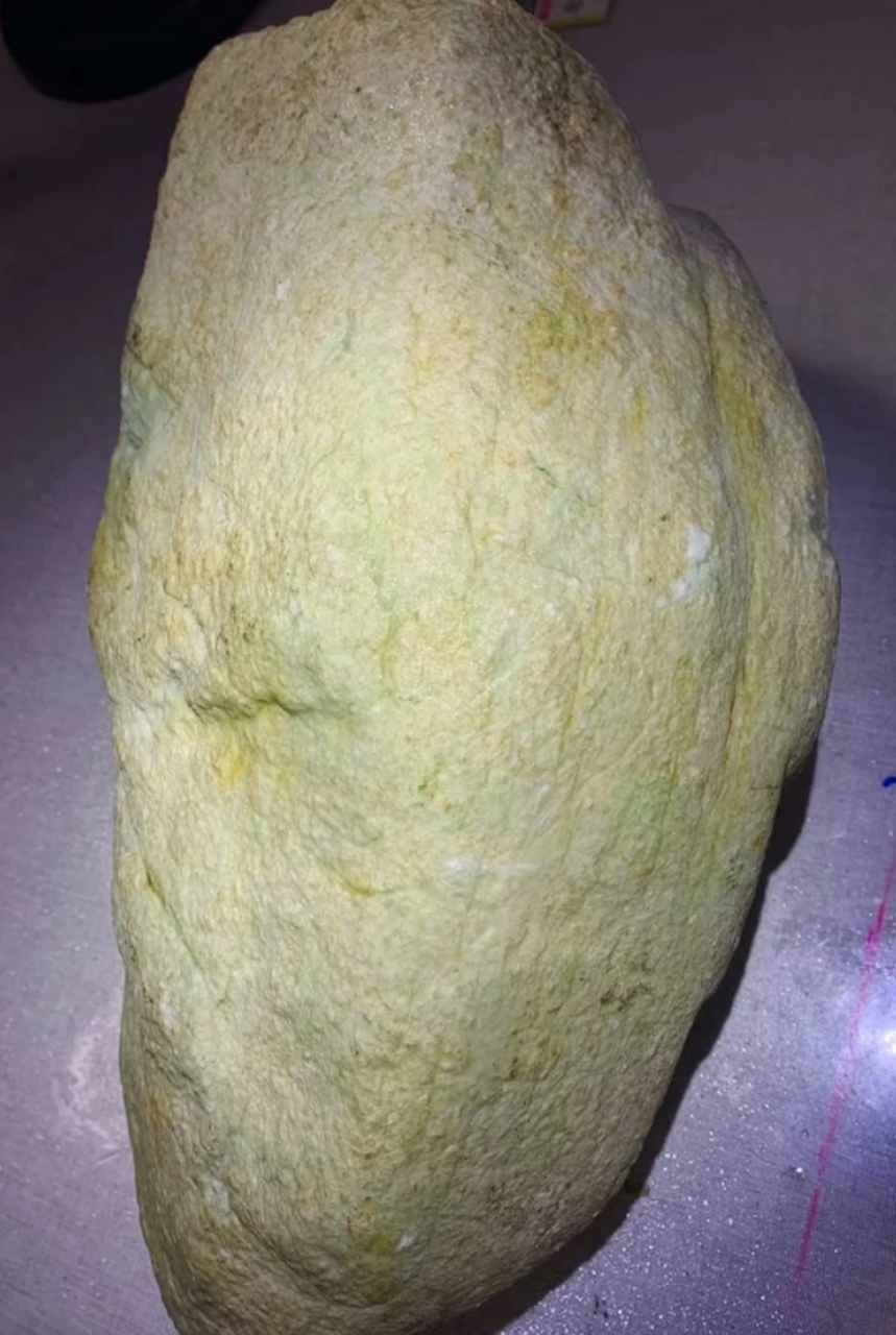 5公斤 老坑木那 皮壳老辣 全身有色 一条色带拇指宽 压灯色阳色辣 种