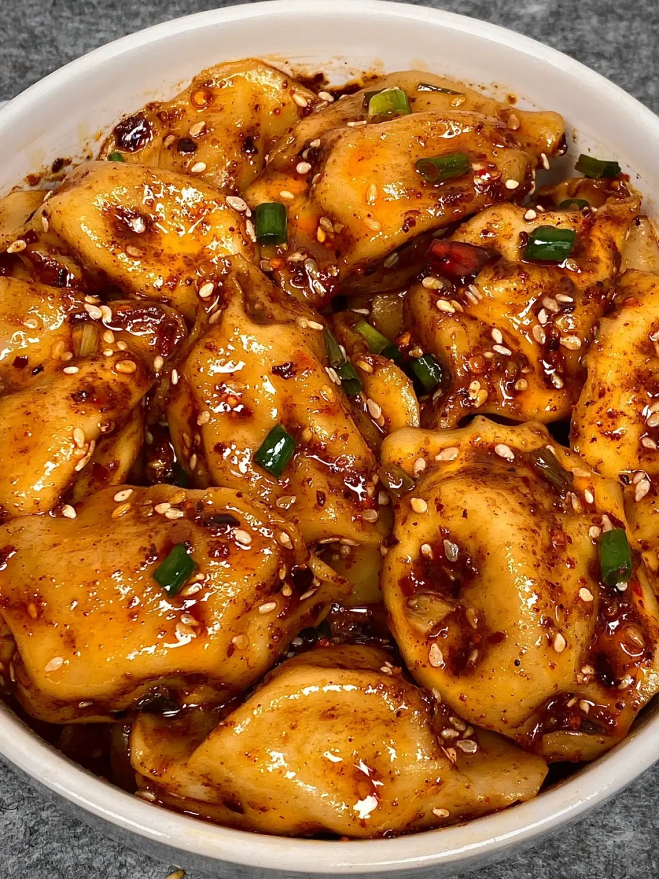 吃腻了煮饺子,蒸饺子的姐妹快去试试这道干拌饺子!