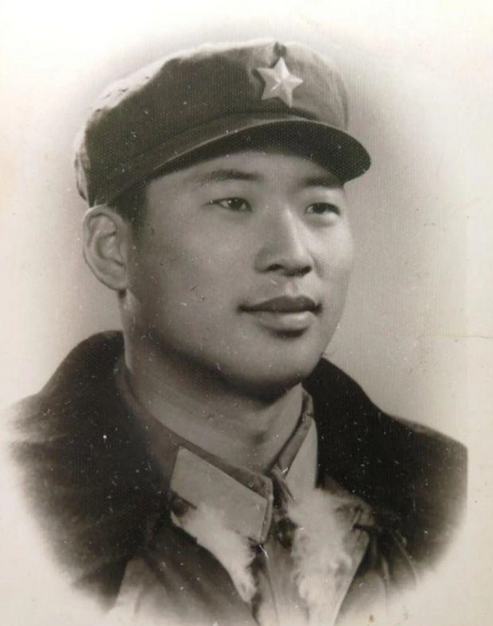 1948年,24岁的孙景坤告别新婚的妻子,参加了解