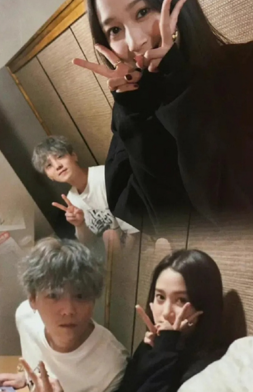 关晓彤穿鹿晗潮牌#关晓彤机场穿了鹿晗潮牌的衣服!