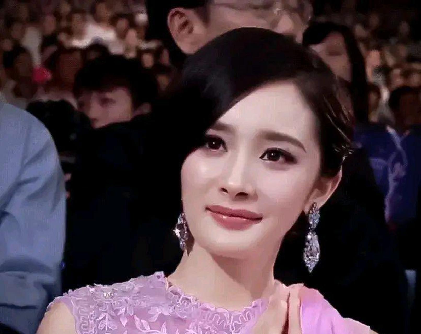 杨幂拿下人气大奖了吗=杨幂拿下人气大奖了吗知乎