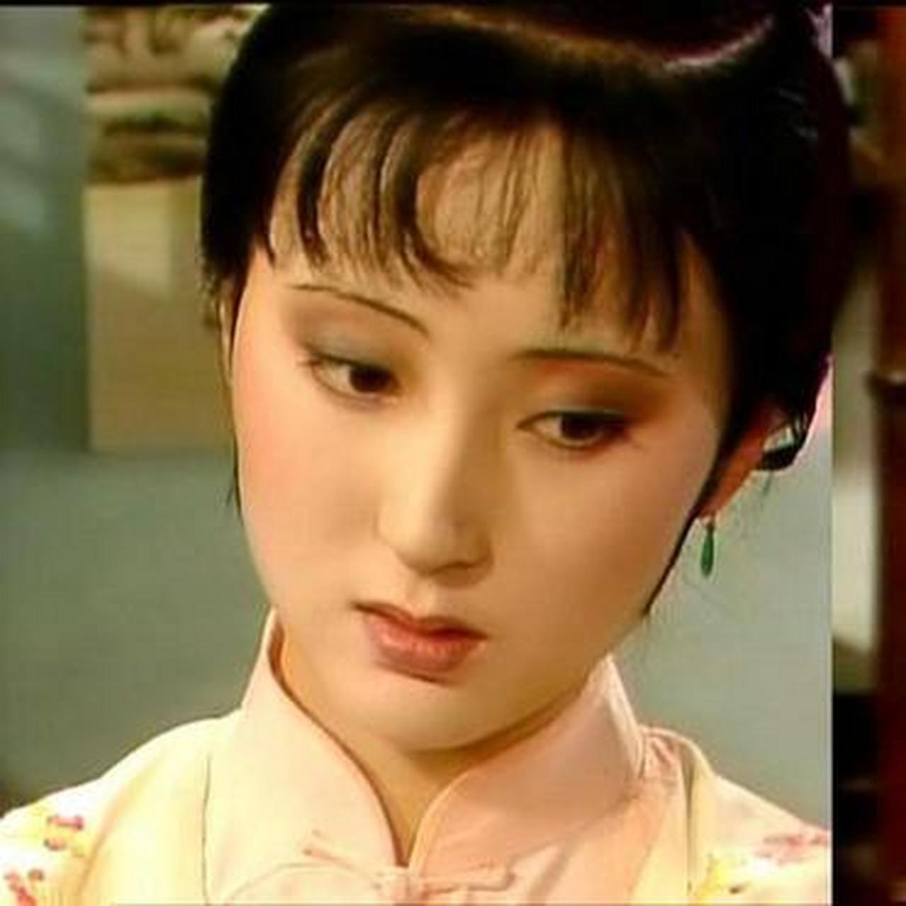 87版《红楼梦》林黛玉饰演者陈晓旭,当时可谓是家喻户晓,公认"林妹妹"