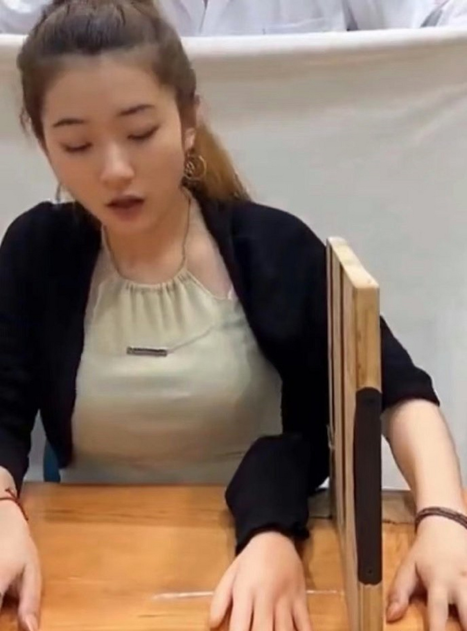 奇了怪了,假手的实验,到底想告诉世人什么玩意?