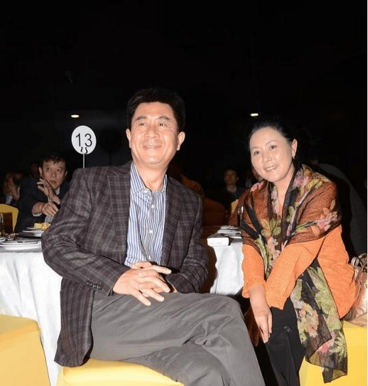 他的第二任妻子,是尤勇的前妻,一家人如今很幸福