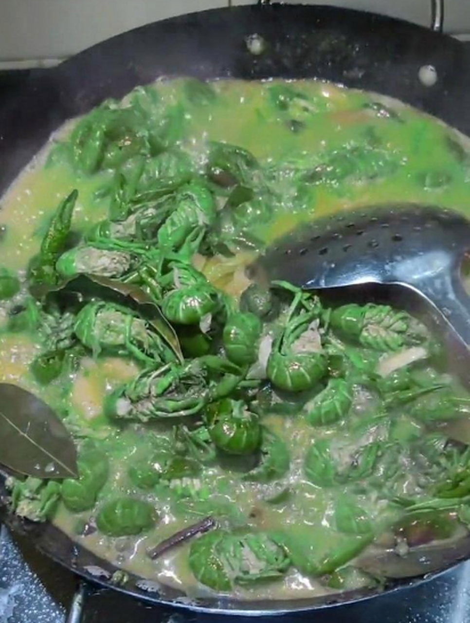 这位哥们你先买份保险吧,说不定哪天你媳妇的黑暗料理把你送走了.
