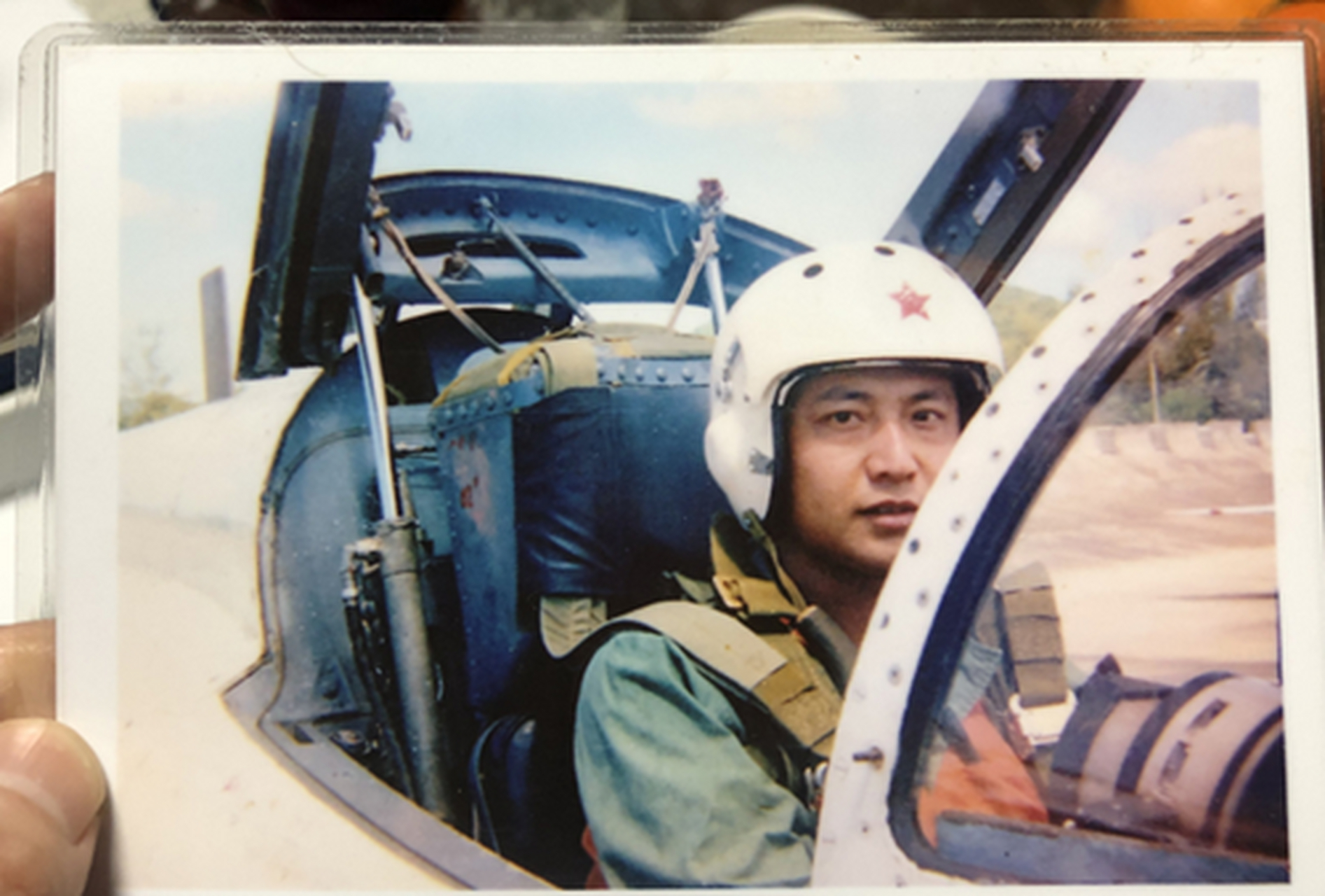 22年前,王伟为保卫祖国领空,遭美机撞机被迫跳伞坠海,生命永远定格在