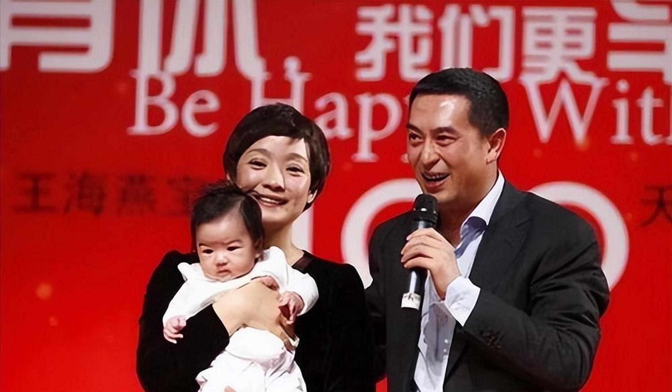 有一次,还是个穷光蛋的张嘉益(张嘉译)跟妻子杜珺吵架,结果杜珺脱口而